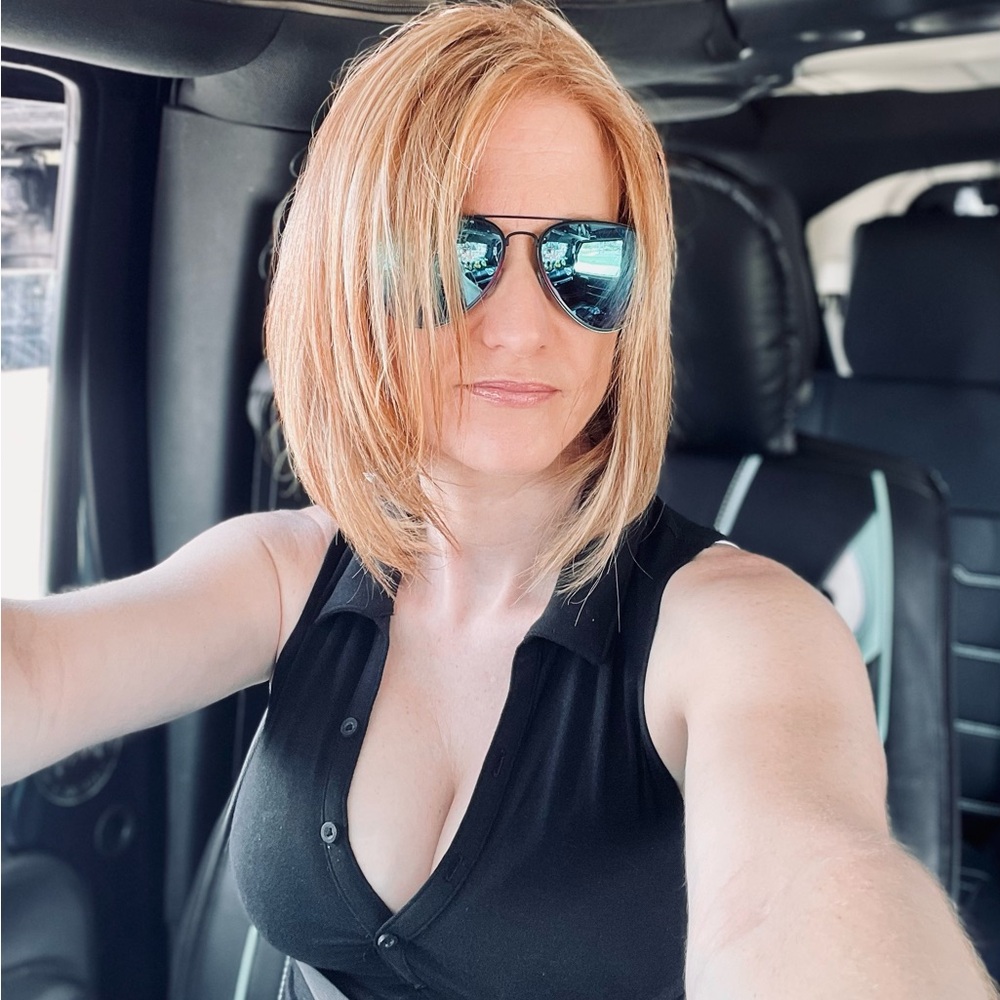 Hi! I am Laura and I absolutely love Posh!💕